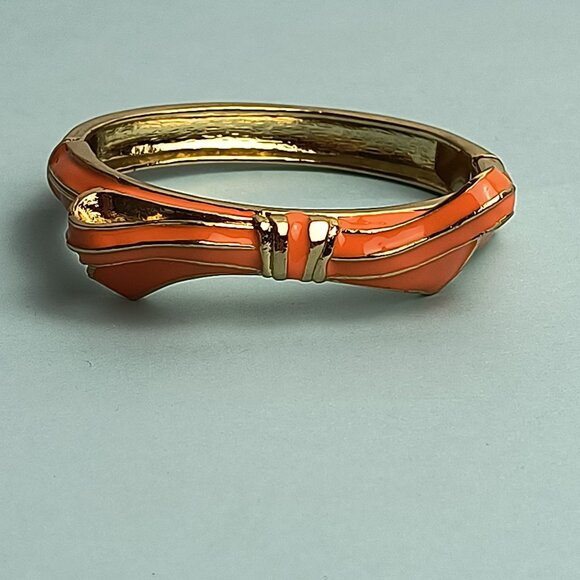 RIBBON BOW Enamel Shape Hinged Bangle Bracelet Vibrant Orange Gold Tone Fashion - Picture 5 of 7